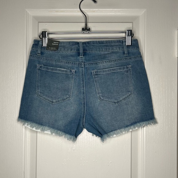 Tractr High Rise Weekender Shorts - Picture 2 of 11